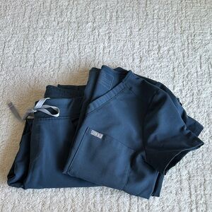 Women's Figs Scrub Set Dark Harbor; Catarina One Pocket Top & Zamora Joggers